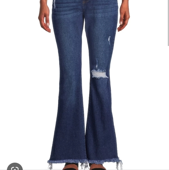 NWOT No Boundaries Flare Jeans - Picture 2 of 5